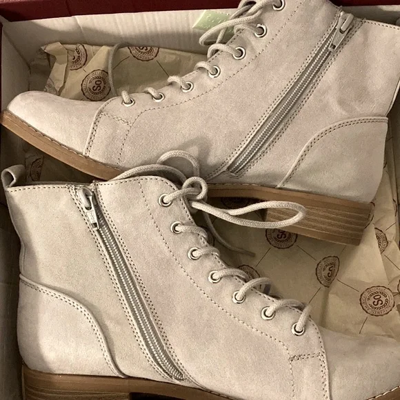 Gray Boots - Picture 3 of 5